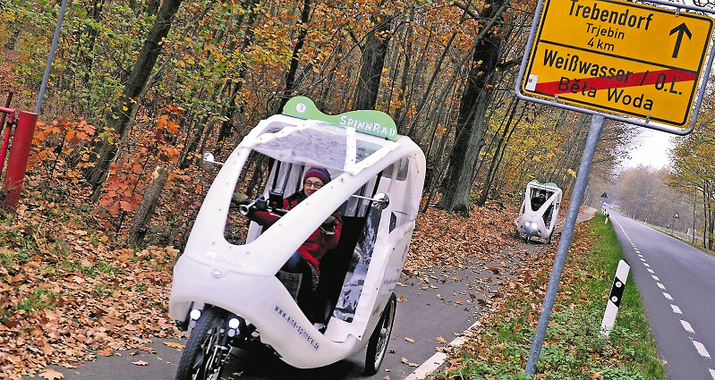 Mit E-Rikschas im Schulbetrieb